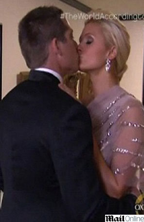 Paris Hilton demite sua assistente em seu <i>reality show</i>
