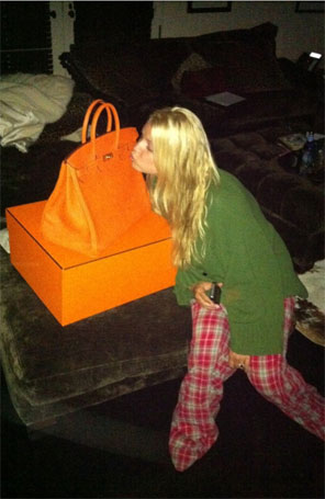 Jessica Simpson ganha uma <i>Birkin bag</i>