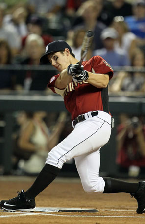 Nick Jonas joga softbol