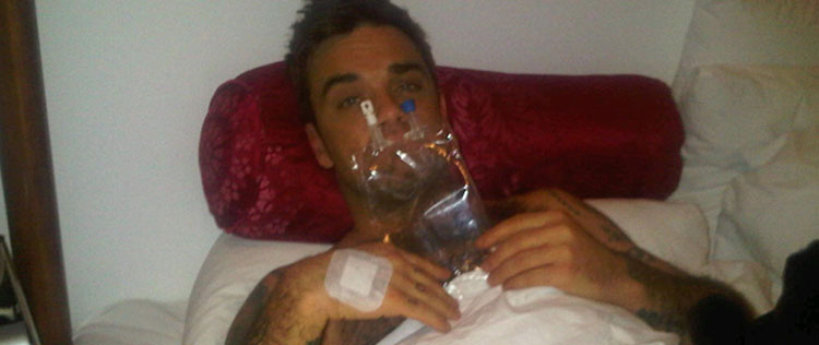 Robbie Williams passa mal e <i>Take That</i> cancela apresentação