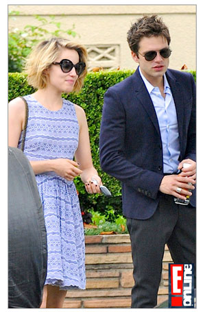 Dianna Agron é vista deixando a casa de ator