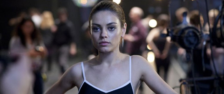 Mila Kunis usou dublê de corpo em cena de sexo