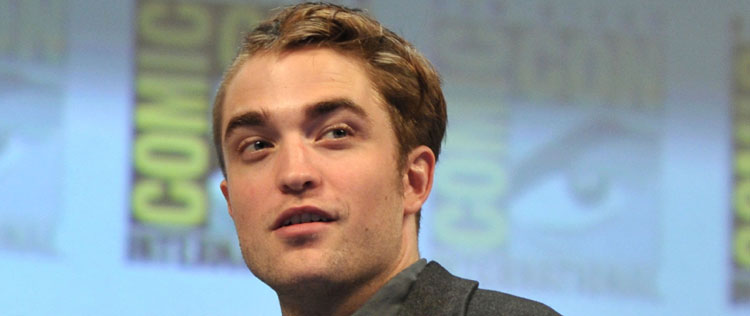 Robert Pattinson corta o cabelo, veja o resultado!
