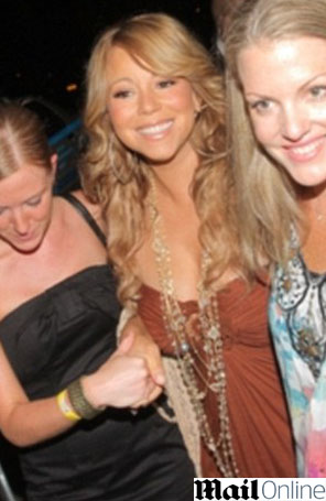Mariah Carey sai com as amigas em Nova York