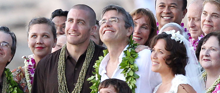 Jake Gyllenhaal vai a casamento do pai no Havaí