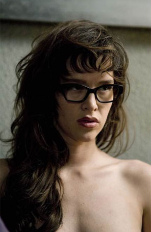 Paz de la Huerta se declara culpada de agressão