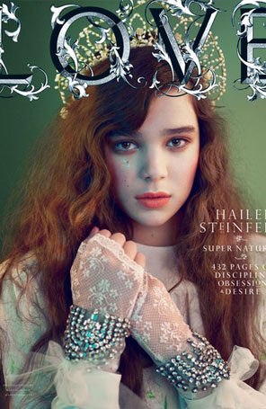 Hailee Steinfeld estampa capa chorando