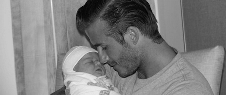 David Beckham faz tatuagem com o nome da filha