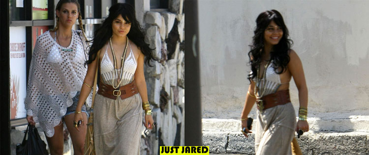 Vanessa Hudgens passeia com os cabelos longos