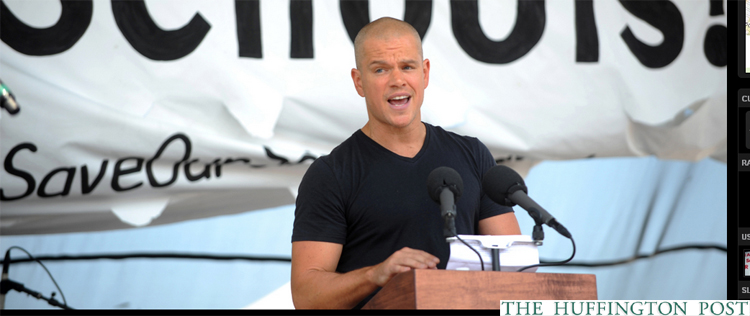 Matt Damon discursa em protesto em prol da educação