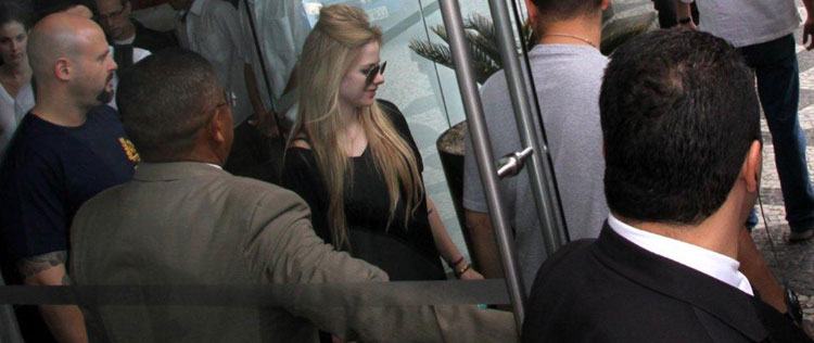 Avril Lavigne deixa o Rio de Janeiro