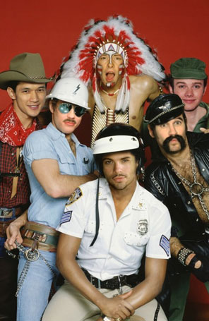 Elenco de <i>Glee</i> homenageará <i>Village People</i>?