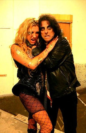 Ke$ha fará colaboração com Alice Cooper