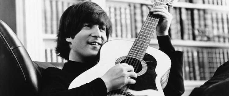 Chapéu e óculos que pertenciam a John Lennon serão leiloados