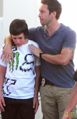 Alex O´Loughlin leva filho ao <i>set</i> de <i>Hawaii Five-0</i>