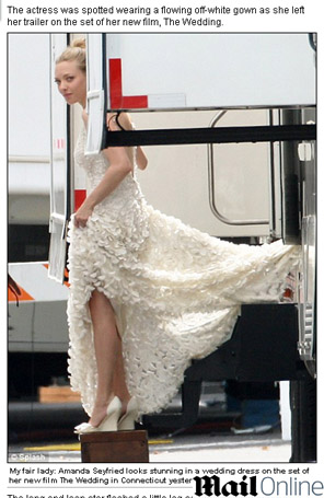Amanda Seyfried se veste de noiva. Entenda!
