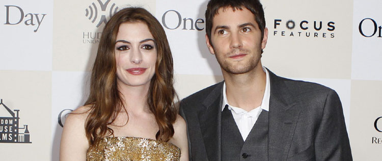 Anne Hathaway vai à pré-estreia de novo filme com Jim Sturgess