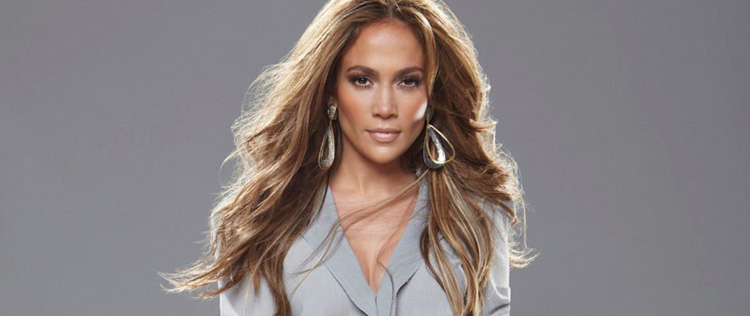 Jennifer Lopez continua em <i>American Idol</i>, anuncia produtor