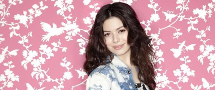 Miranda Cosgrove sofre acidente e adia turnê