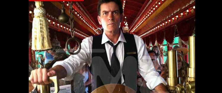 Charlie Sheen dirige trem em imagem de <i>Comedy Central Roast</i>