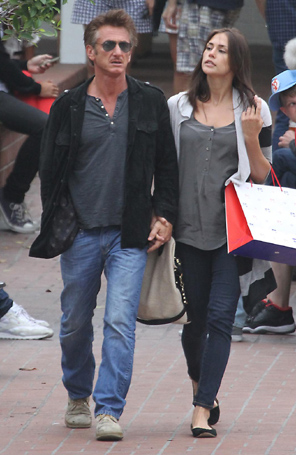Sean Penn e <i>affair</i> fazem compras