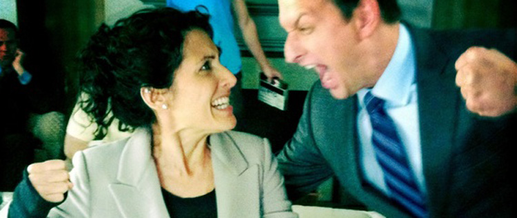 Ator publica nova imagem de Lisa Edelstein em <i>The Good Wife</i>