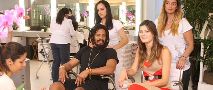 Isabeli Fontana leva namorado para dia no <i>spa</i>