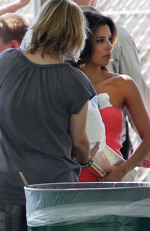 Eva Longoria coloca enchimento em gravação de <i>Desperate</i>
