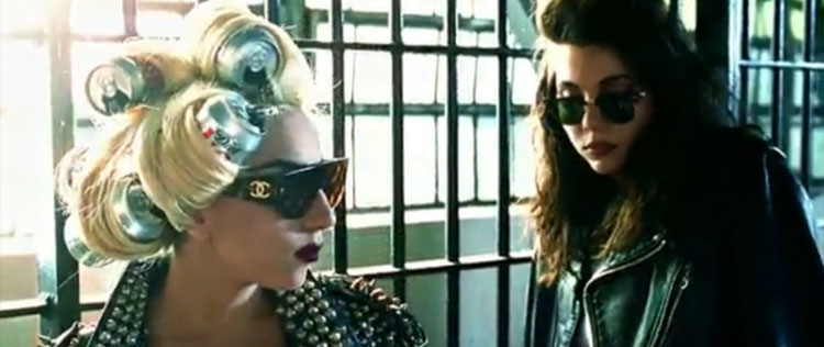 Irmã de Lady Gaga cria figurino de peça