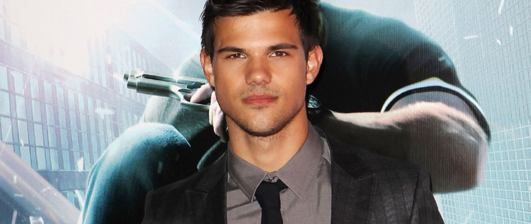 Taylor Lautner promove <i>Abduction</i>
