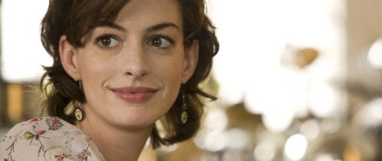 Anne Hathaway assiste novela para estudar