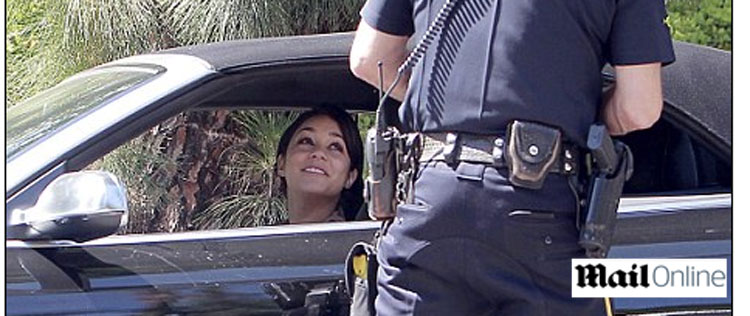 Vanessa Hudgens é parada pela polícia