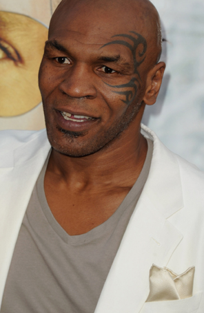 Mike Tyson vai participar do <i>Roast</i> com Charlie Sheen