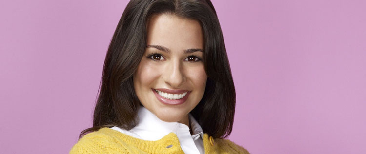 Lea Michele comemora aniversário no <i>set</i> da série