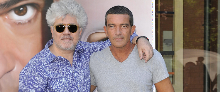 Antonio Banderas e Pedro Almodóvar divulgam novo filme na Espanha