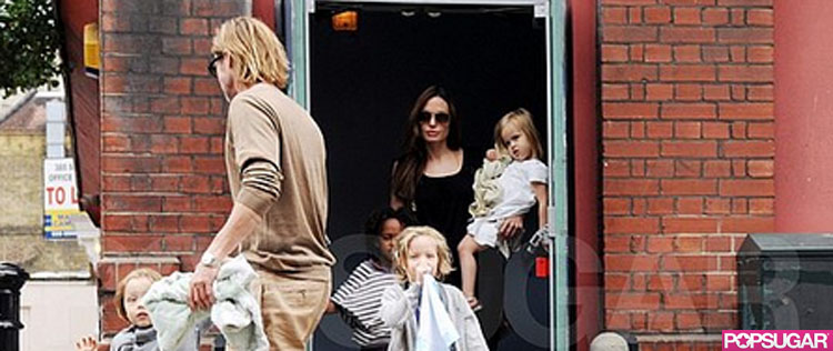Angelina Jolie e Brad Pitt levam os filhos ao cinema