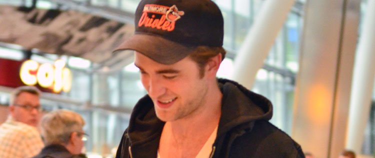 Robert Pattinson desembarca em Londres