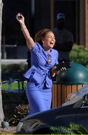Jennifer Lopez pula de alegria em <i>set</i>