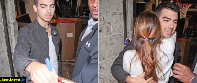 Joe Jonas conversa com fãs em Nova York