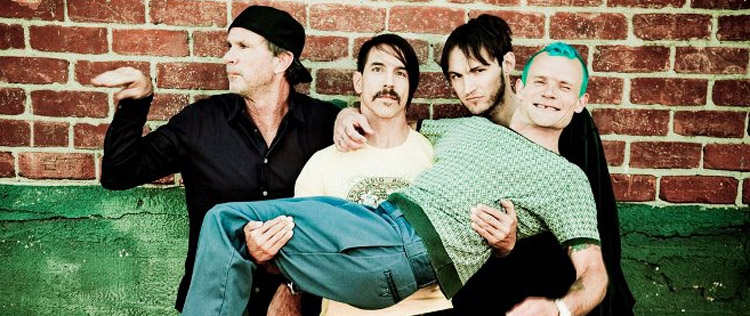 <I>Red Hot Chili Peppers</i> toca com percussionista brasileiro