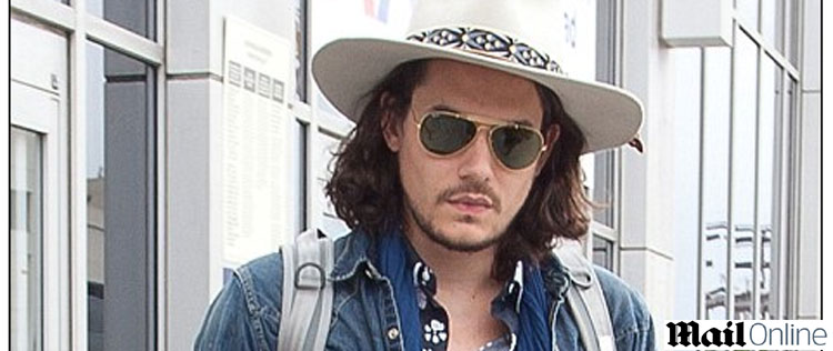 John Mayer incorpora estilo de Johnny Depp