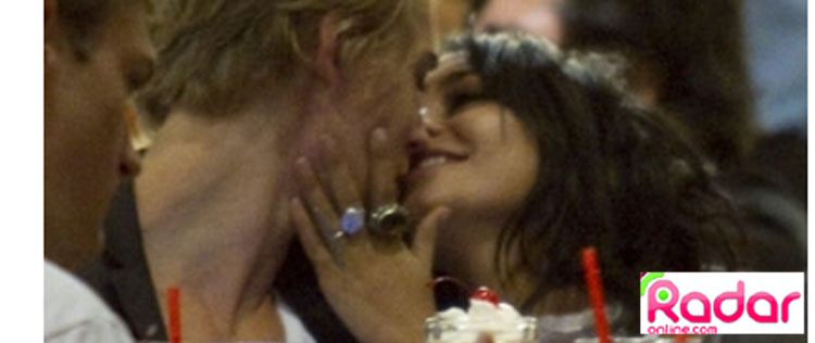 Vanessa Hudgens é vista beijando modelo