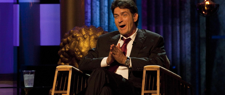 Charlie Sheen é comparado a Bruce Willis em <i>Roast</i>