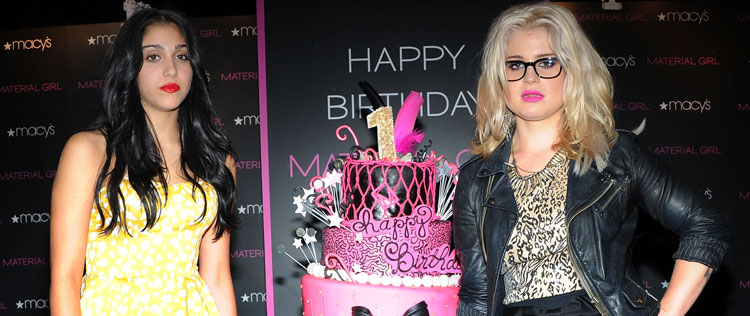 Kelly Osbourne e Lourdes Maria celebram um ano de <i>Material Girl</i>