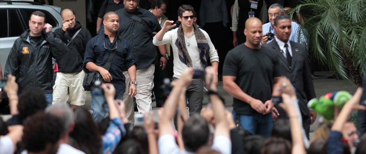 Nick Jonas apresentará nova música no Brasil?