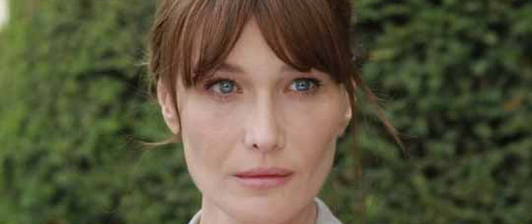Carla Bruni está ansiosa para ter seu filho, por motivos diversos