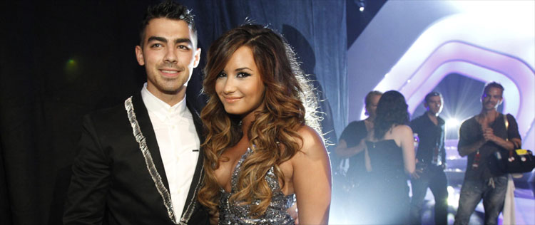 Joe Jonas e Demi Lovato trocam elogios