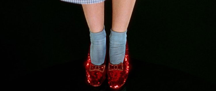 Sapatos de Judy Garland em <i>O Mágico de Oz</i> serão leiloados