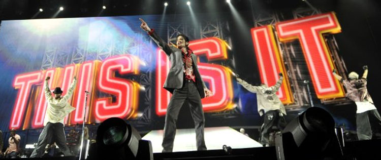Médico de Michael Jackson pediu desfibrilador para turnê