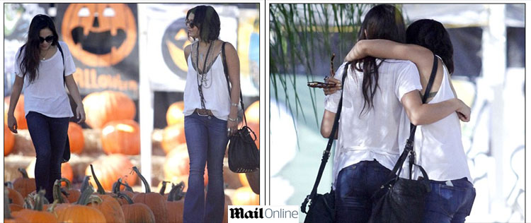 Vanessa Hudgens escolhe abóboras com a irmã